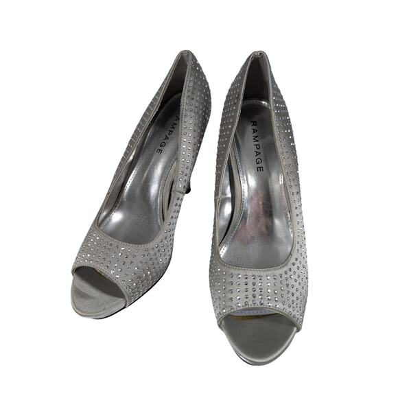 NWOT-1 SHOW! RAMPAGE! "GIMME" SILVER SATIN & MICROSTUDS, PEEP TOE HEELS! SZ 8.5M - Picture 3 of 10